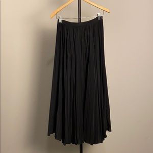 Black Vintage Pleated Maxi